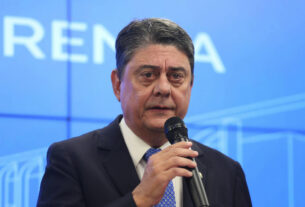 Presidente da ANS admite orientar conhecidos a processar planos de saúde