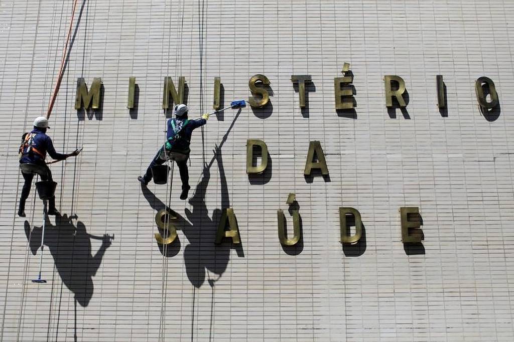 Propostas para o SUS convergem em planos de conselheiros de Lula e Flávio Bolsonaro