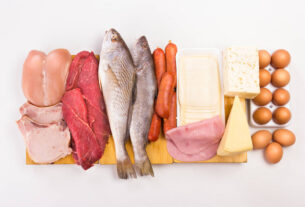 Proteína: entenda por que mais não significa mais músculos sem treino