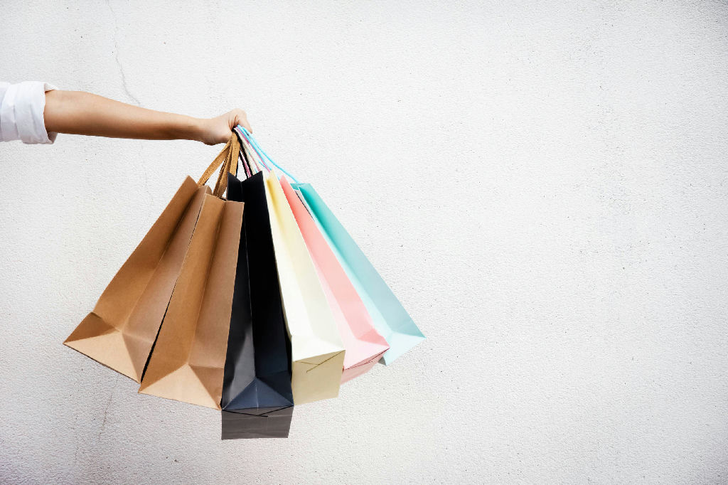 Psicologia e economia desvendam a ostentação: a busca por status e pertencimento no consumo