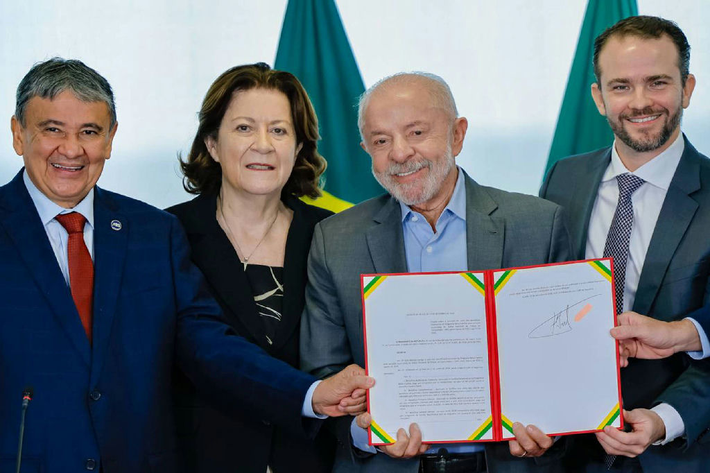 Reajuste do Bolsa Família antes da eleição provoca debate sobre estratégia e impacto social