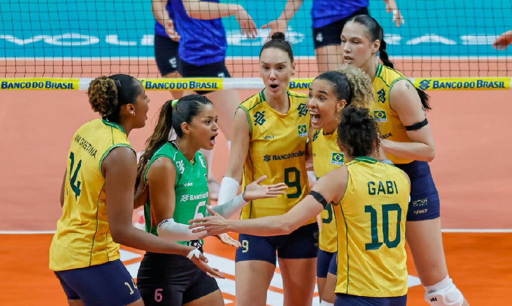 Seleção feminina de vôlei do Brasil decide vaga olímpica contra a Argentina no Maracanãzinho