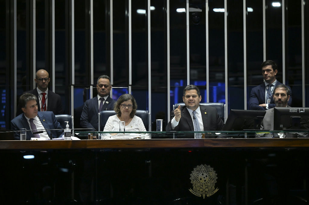 Senado elimina taxa de 20% em compras internacionais de até 50 dólares e envia texto à sanção
