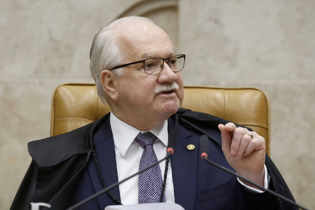 STF: Fachin determina prazo de 24h para PF detalhar custódia de celular de Vorcaro