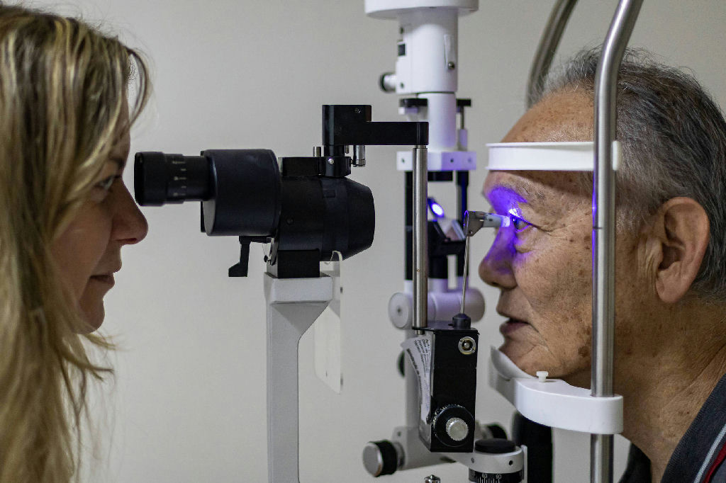 SUS amplia acesso a tratamento ocular com cirurgia que une combate à catarata e glaucoma