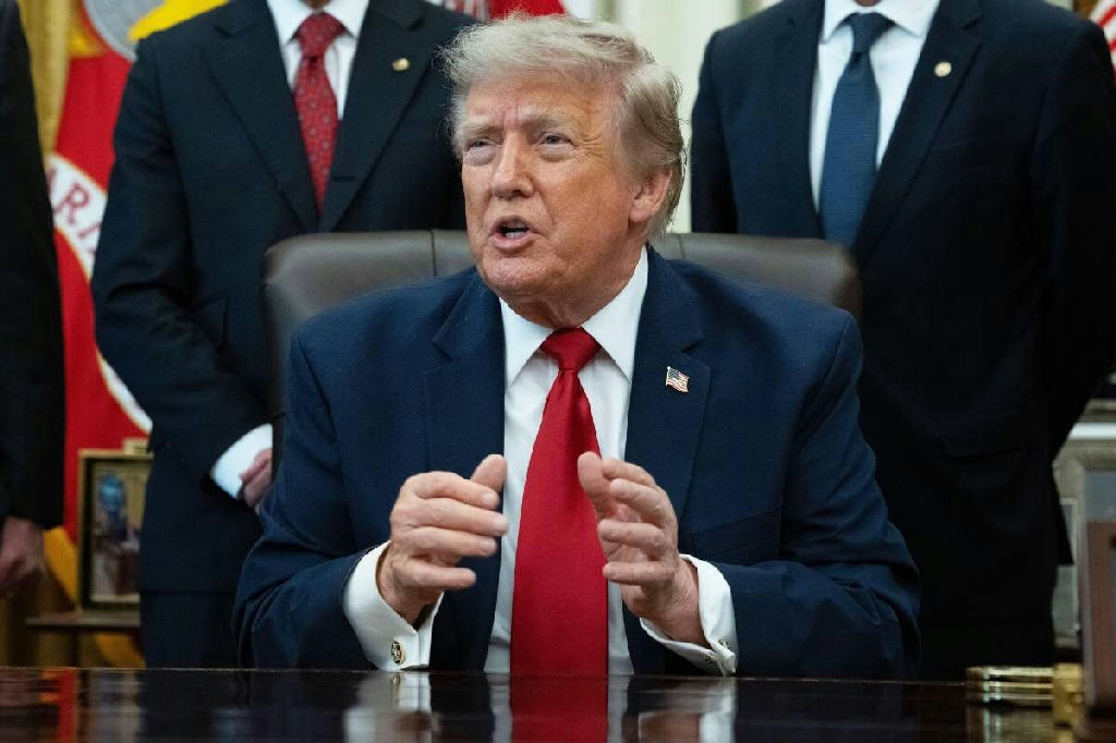 Trump classifica críticos da inteligência artificial como forças negativas