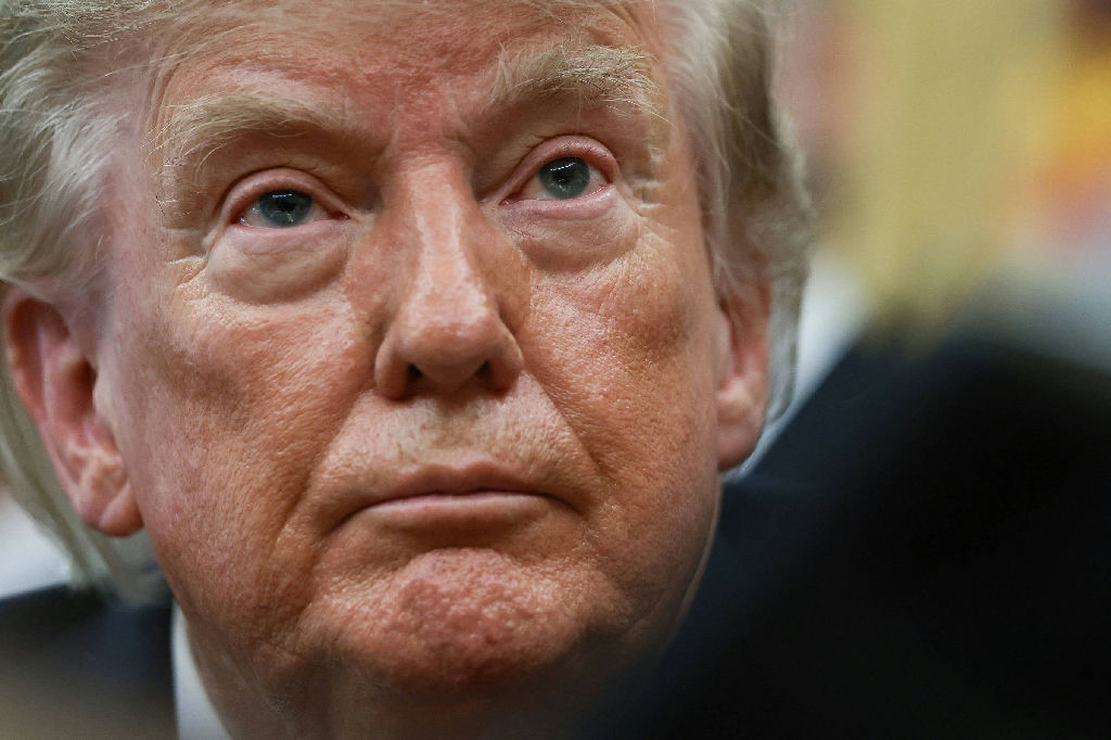 Trump sugere renomear estreito de Hormuz em meio a escalada de tensões com o Irã