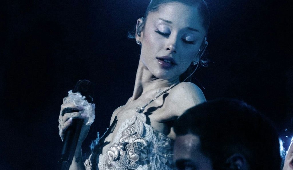 Turnê de Ariana Grande encerra com recorde de faturamento por show