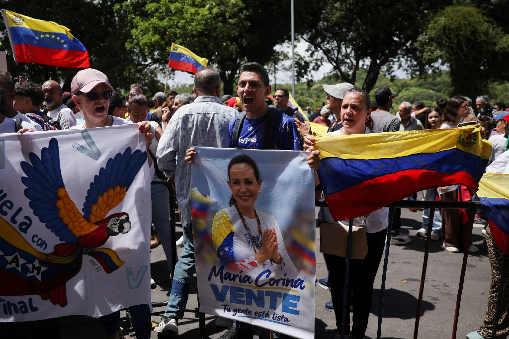 Venezuela: manifestantes em Caracas clamam pelo retorno de María Corina Machado