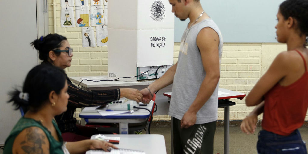 Voto facultativo: jovens e idosos reafirmam o poder da escolha nas urnas brasileiras