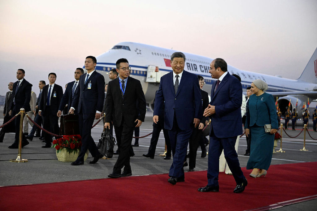Xi Jinping defende pacto militar no Oriente Médio em visita estratégica ao Egito