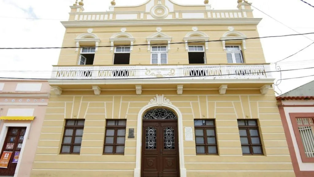 Antonina define posse de prefeito interino após cassação de chapa pelo TSE
