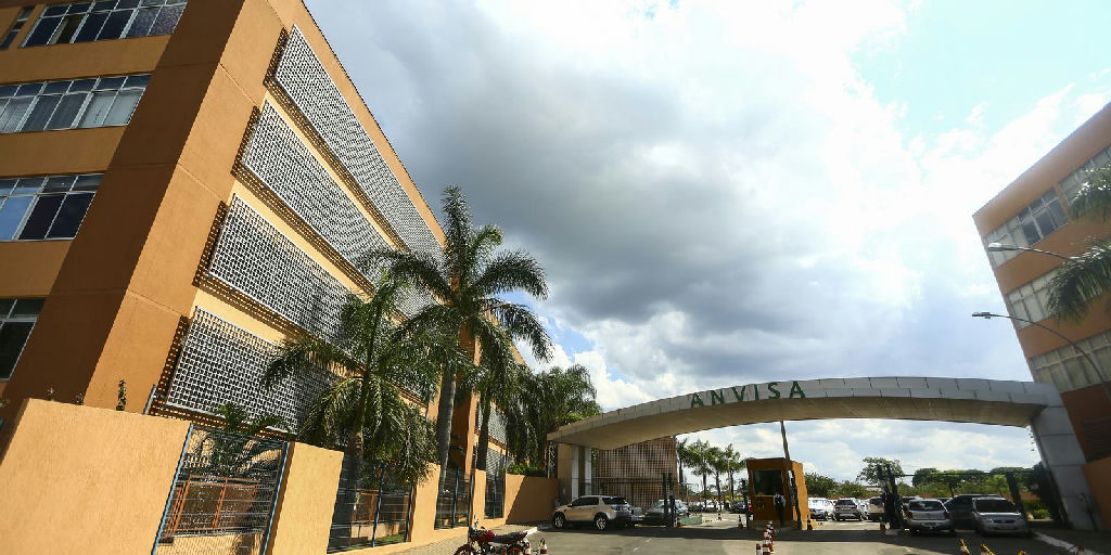 Anvisa intensifica fiscalização e proíbe venda de cosméticos, saneantes e gel falsificado