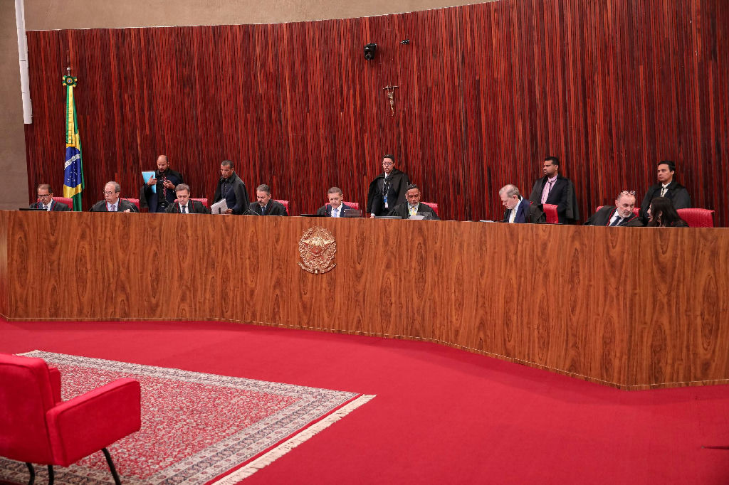 Corte Eleitoral ratifica remoção de fake news sobre Nossa Senhora; Lulinha enfrenta novas suspeitas