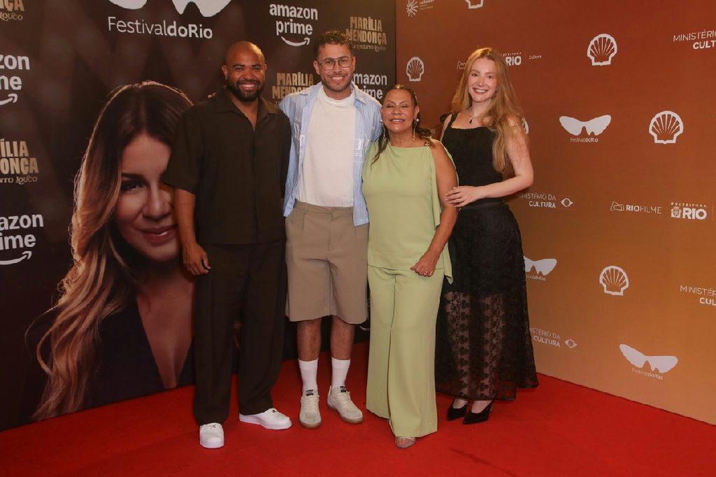 Documentário sobre Marília Mendonça reúne família e artistas em pré-estreia no Rio