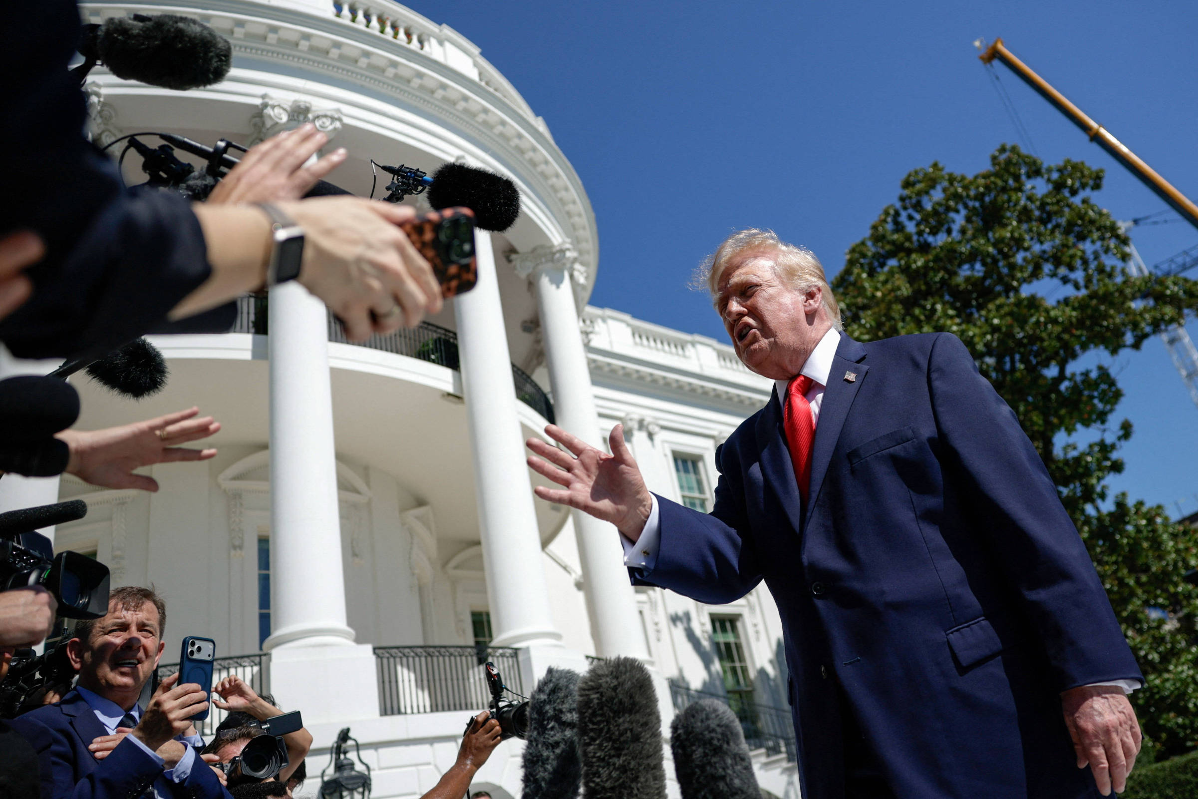 Donald Trump afirma monitorar eleições brasileiras e as considera 'muito importantes'