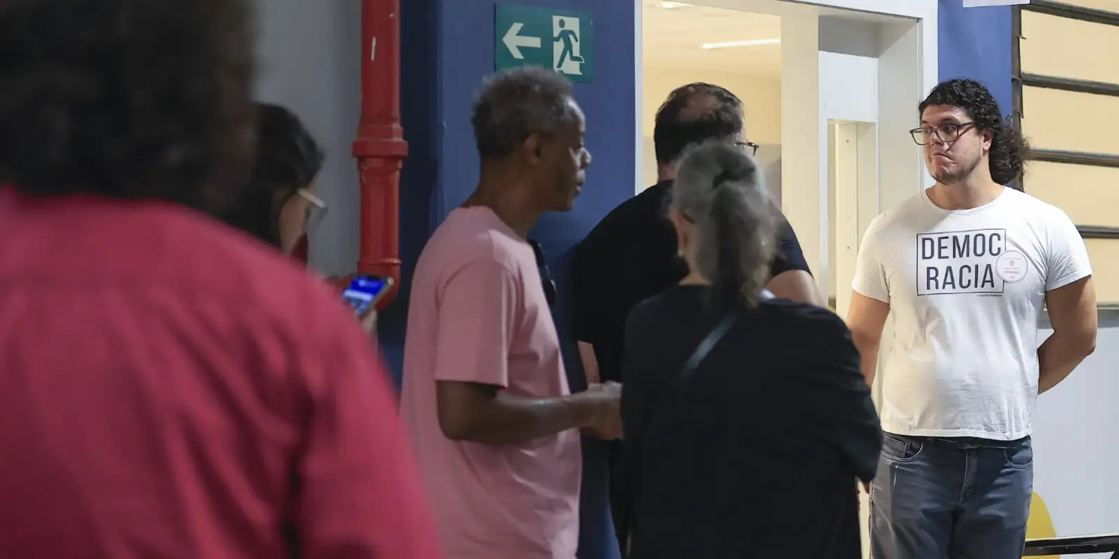 Eleições 2026: eleitores têm até as 17h para registrar votos no primeiro turno