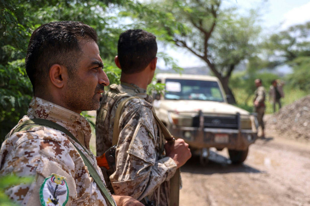 Iêmen inicia ofensiva militar para retomar territórios sob controle dos houthis