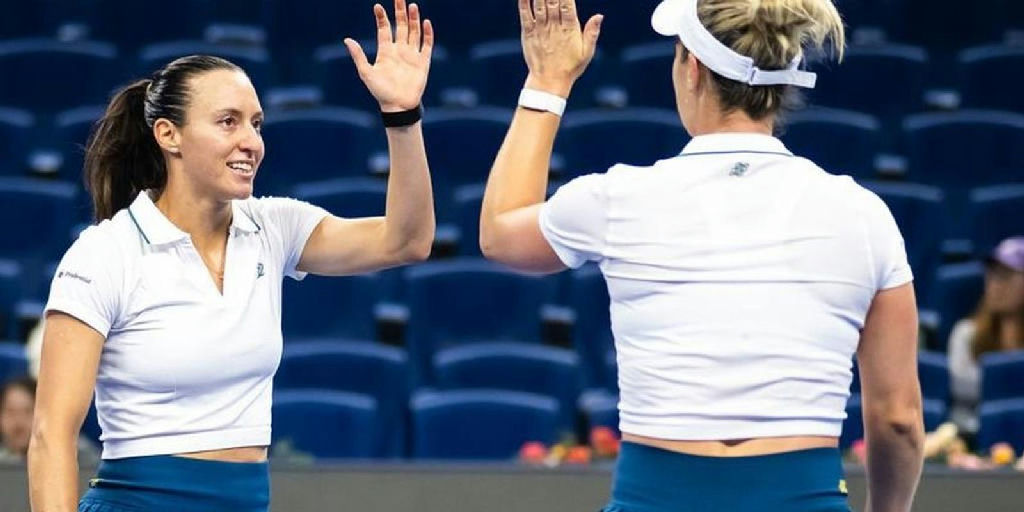 Luisa Stefani e Gabriela Dabrowski superam campeãs olímpicas e avançam à semifinal em Pequim