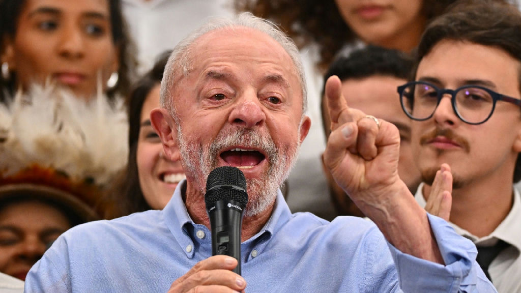Lula confirma presença em debates do segundo turno e intensifica atuação nas redes sociais