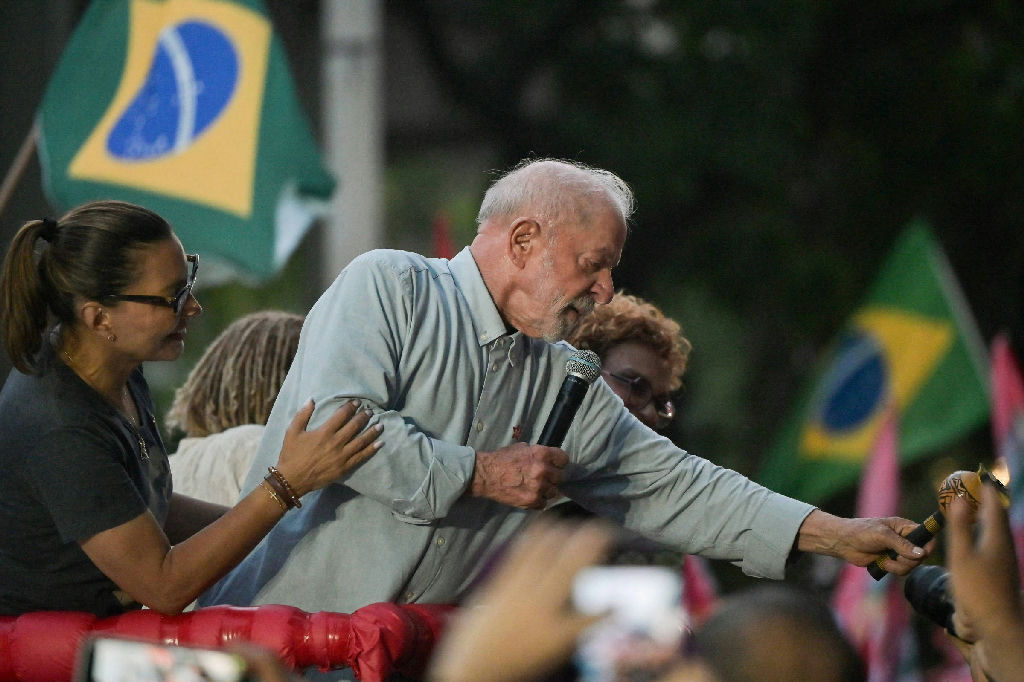 O lamento da esquerda latino-americana nas redes por não poder votar em Lula