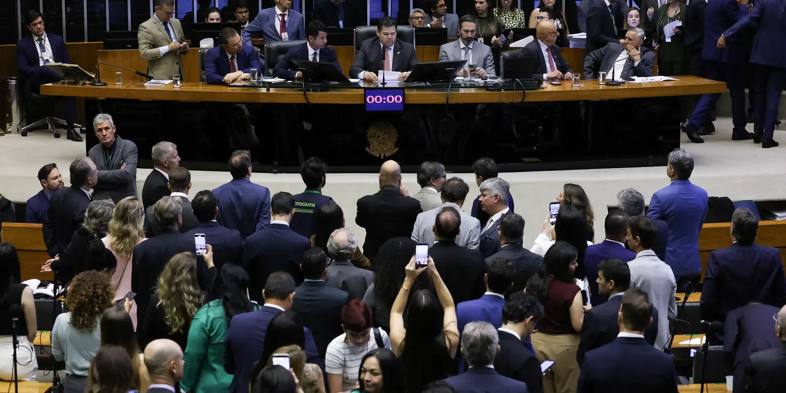 Senado marca votação decisiva sobre o fim da escala 6x1 para quarta-feira
